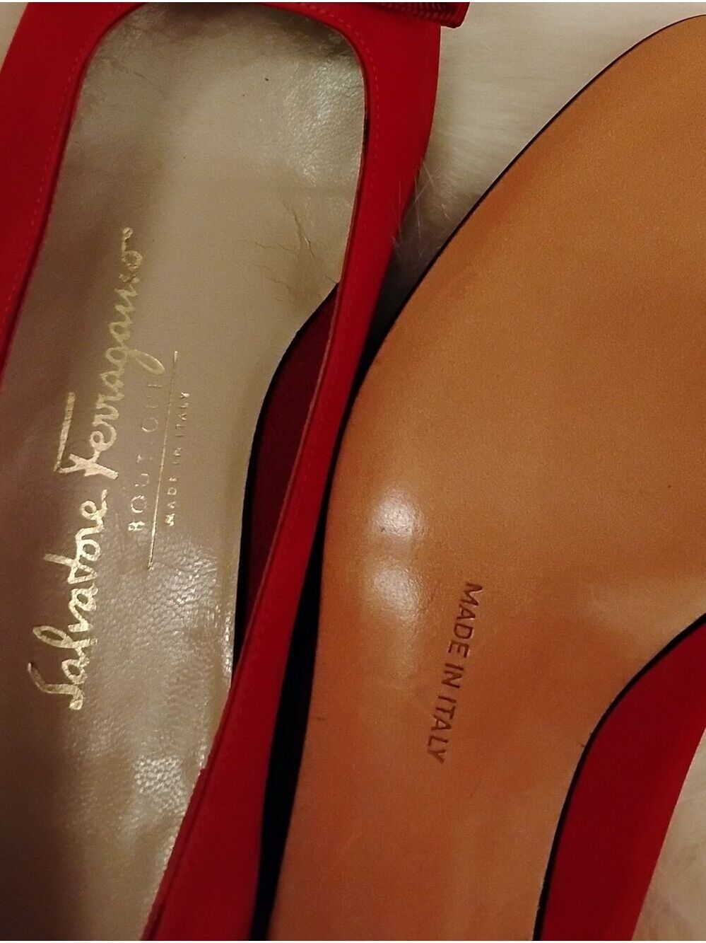 Authentic Vintage Salvatore Ferragamo Vara pumps in red. Size 7 - Picture 4 of 9